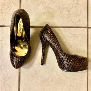 Dark brown high pumps